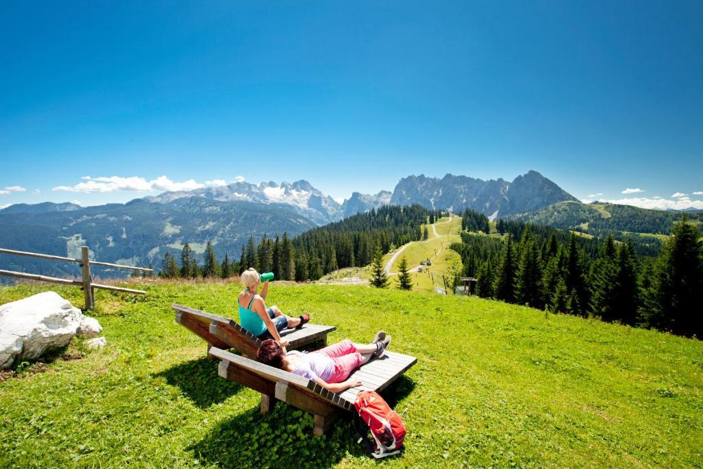Dachstein West Hotel Gmbh-Kirchenwirt Russbach Russbach am Pass Gschütt Exterior foto